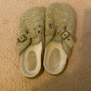 American eagle clogs